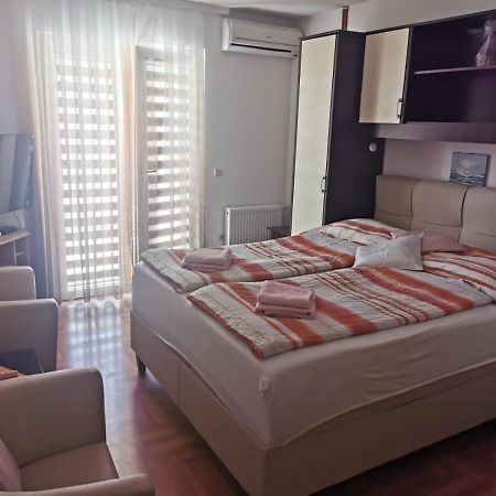 Apartments Ivi Vir Luaran gambar