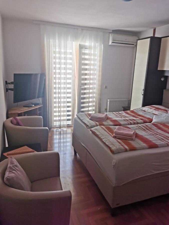 Apartments Ivi Vir Luaran gambar