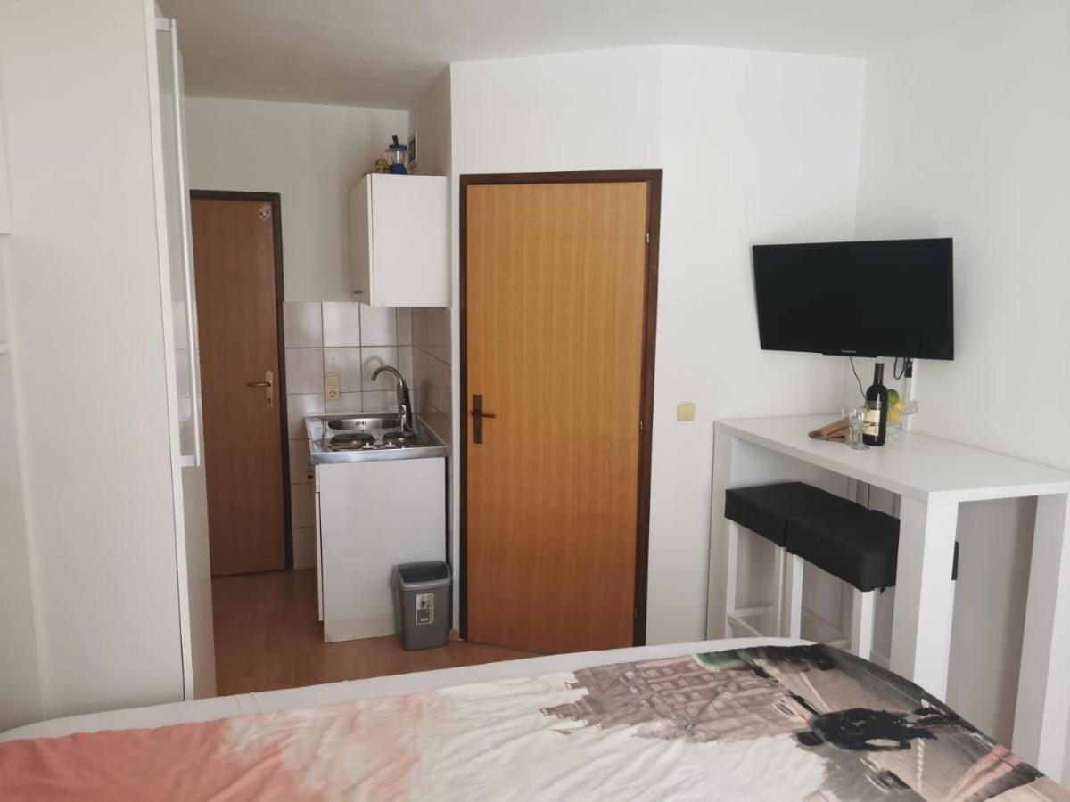 Apartments Ivi Vir Luaran gambar