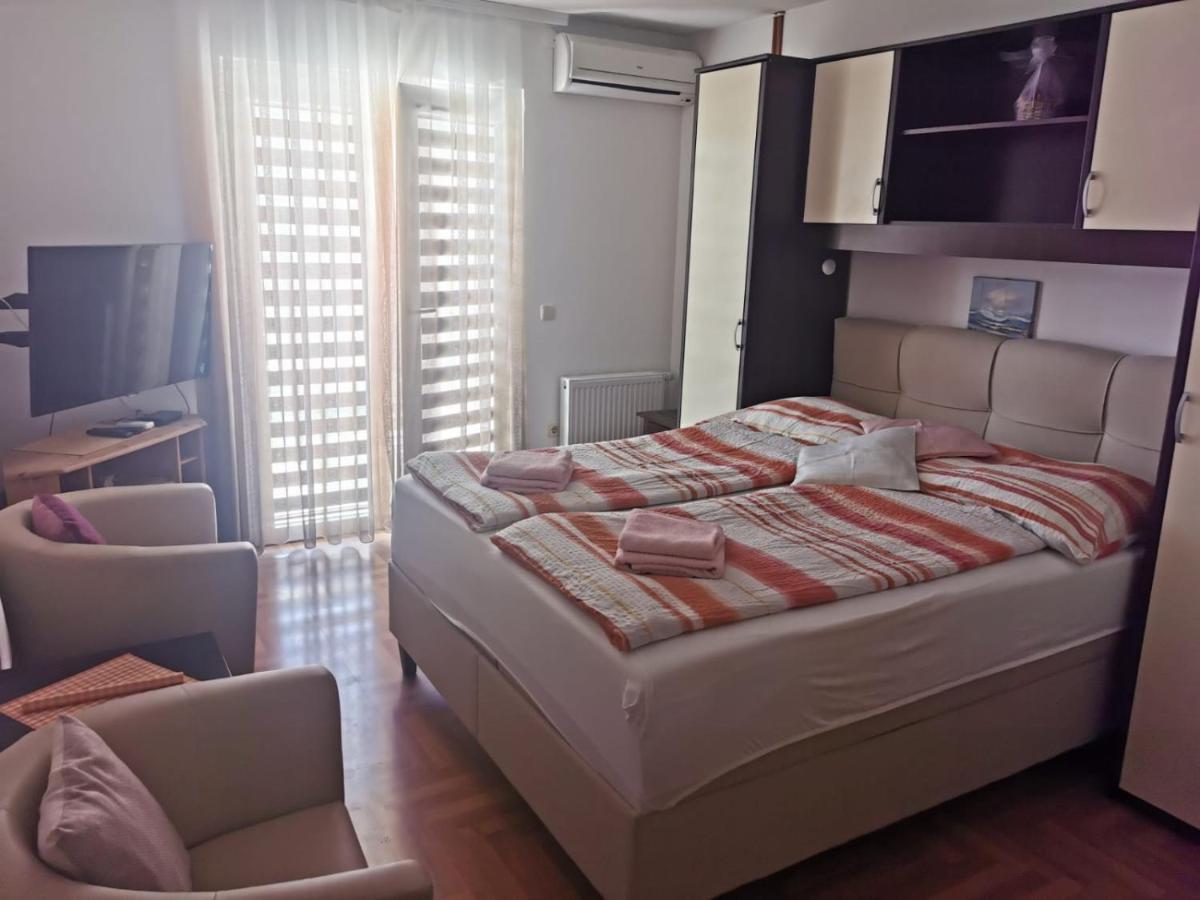Apartments Ivi Vir Luaran gambar