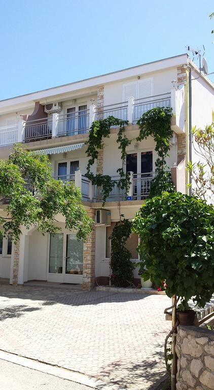 Apartments Ivi Vir Luaran gambar