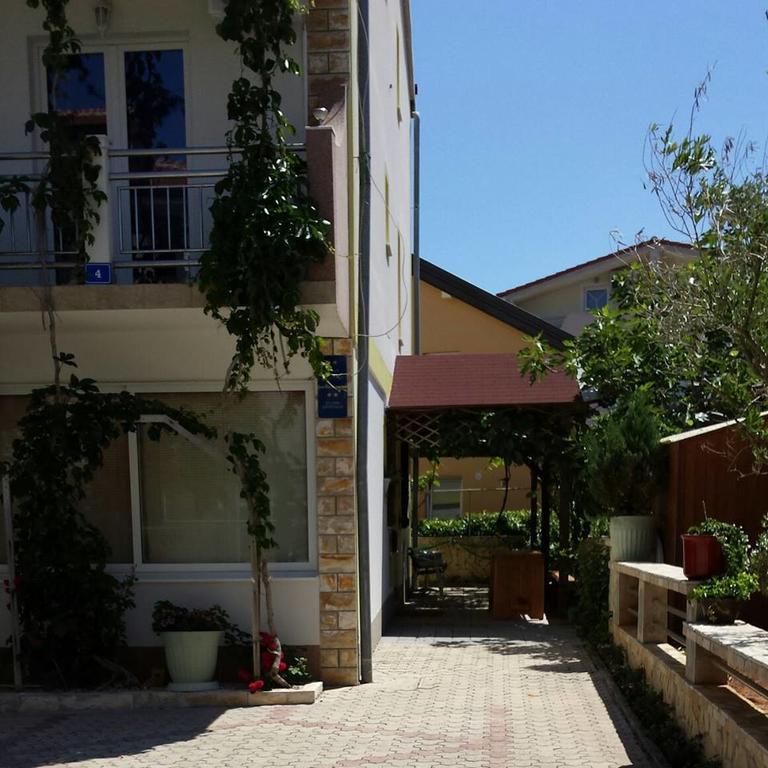 Apartments Ivi Vir Luaran gambar