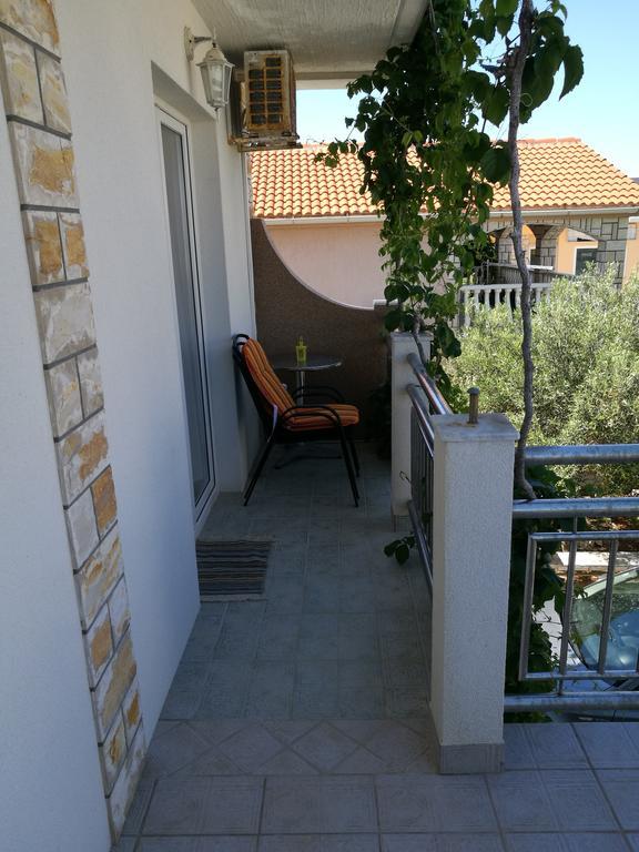 Apartments Ivi Vir Luaran gambar