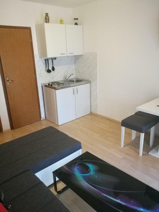 Apartments Ivi Vir Luaran gambar